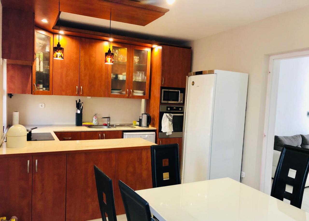 Appartement Akacvirag Apartman à Siófok Extérieur photo