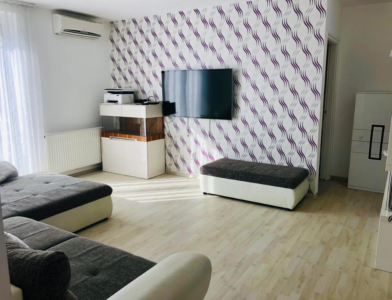 Appartement Akacvirag Apartman à Siófok Extérieur photo